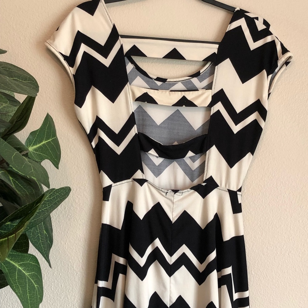 Dress - Picture 3 of 5